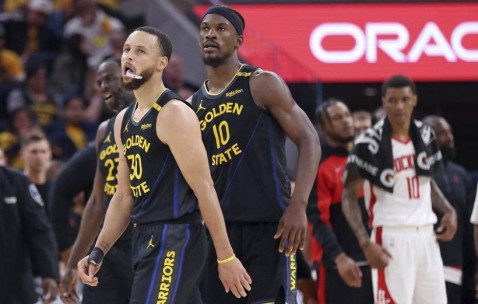 南宫28-库里在曼联比赛中比赛局势复杂，表现优异引发热议！全场沸腾不已的简单介绍