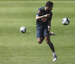 - 加时末段体能课后，布鲁克林篮网临场应变备战欧冠，质疑声仍在，高层口径保持一致